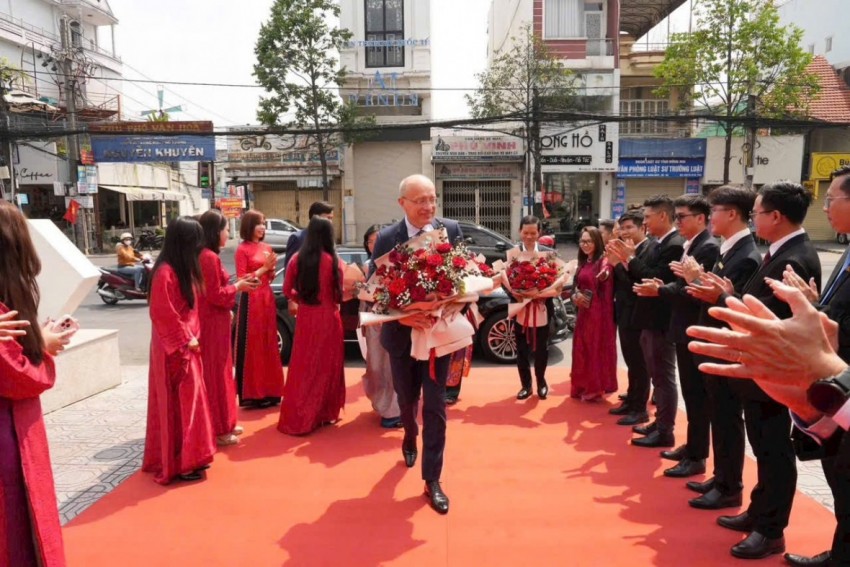 TECHCOMBANK Chi nhánh Đồng Nai vinh dự chào đón Tổng Giám đốc nhân dịp xuân Bính Ngọ năm 2026. TECHCOMBANK Chi nhánh Đồng Nai vinh dự chào đón Tổng Giám đốc nhân dịp xuân Bính Ngọ năm 2026.