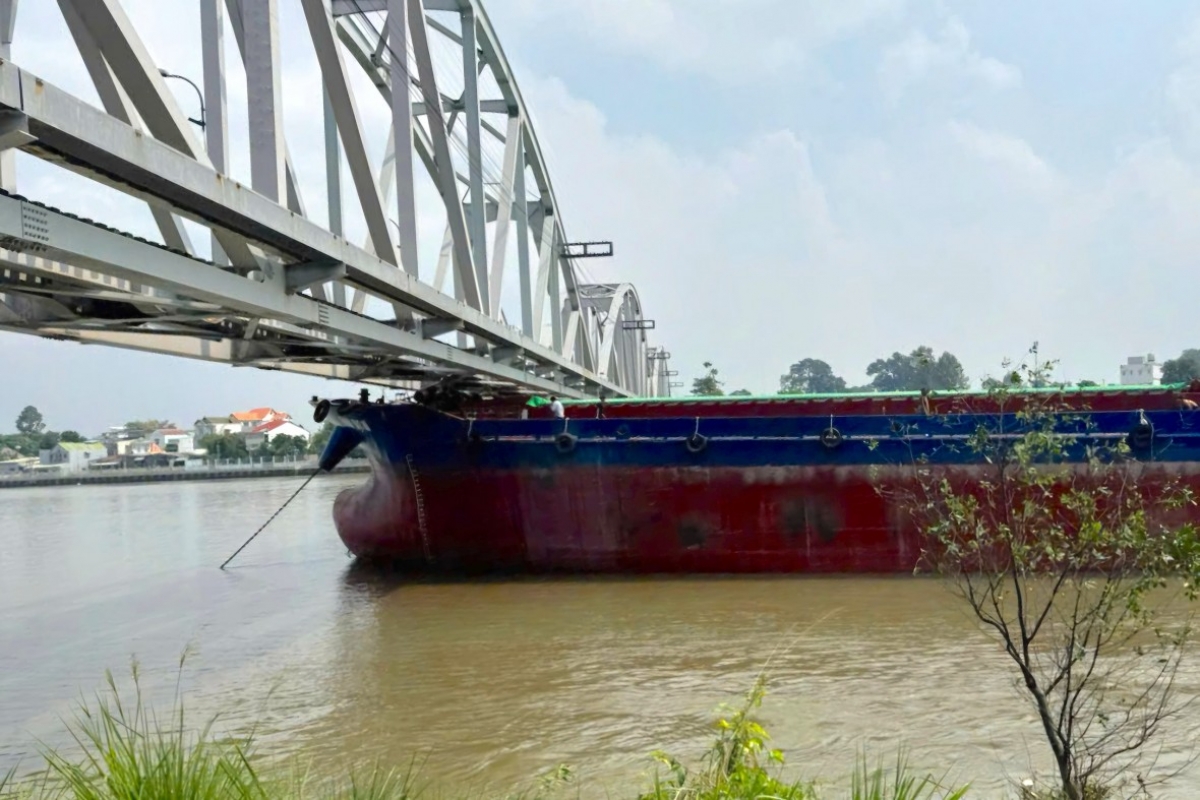 Công an Đồng Nai khởi tố vụ tàu hàng va chạm cầu Ghềnh