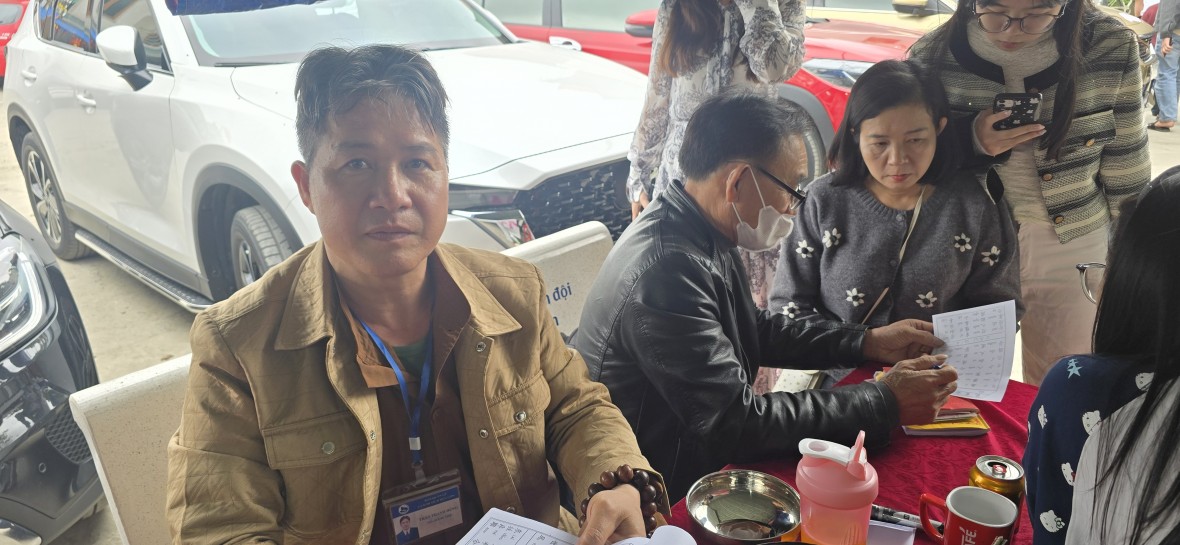 Người dân nườm nượp về Đền Cờn cầu bình an ngày mồng 1 Tết Bính Ngọ Người dân nườm nượp về Đền Cờn cầu bình an ngày mồng 1 Tết Bính Ngọ