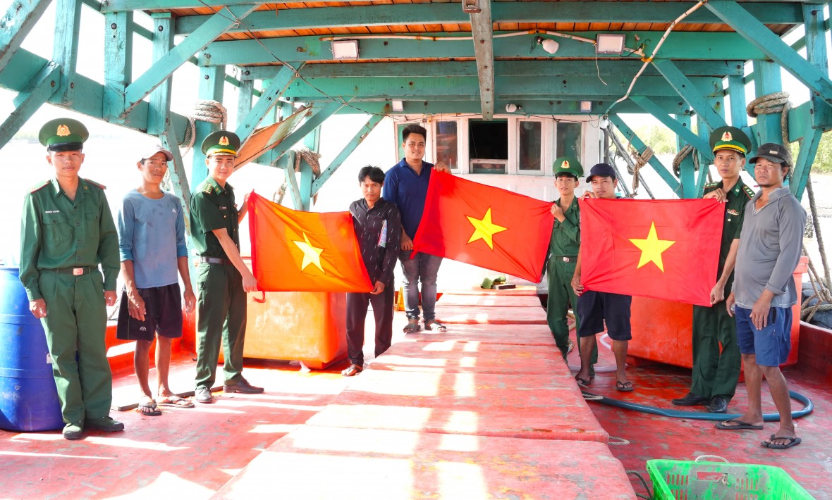 BĐBP Cà Mau giữ vững bình yên nơi địa đầu cực Nam Tổ quốc BĐBP Cà Mau giữ vững bình yên nơi địa đầu cực Nam Tổ quốc