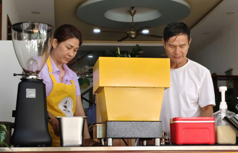 CÀ PHÊ SÁNG BÁN CHIỀU NGHỈ - HẸN KHÁCH SÁNG MAI.