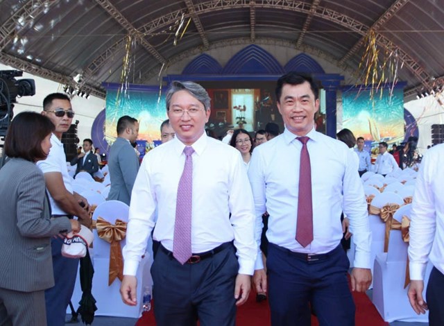 Bộ trưởng Bộ Tư ph&aacute;p Nguyễn Hải Ninh (tr&aacute;i) dự khởi c&ocirc;ng dự &aacute;n.