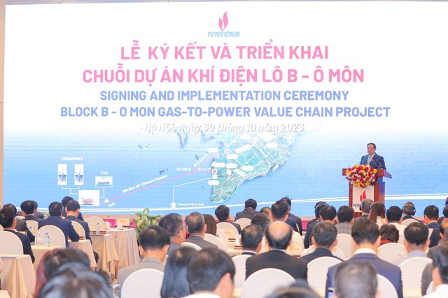 Thủ tướng Ch&iacute;nh phủ Phạm Minh Ch&iacute;nh dự v&agrave; ph&aacute;t biểu chỉ đạo tại Lễ k&yacute; kết v&agrave; triển khai Chuỗi dự &aacute;n kh&iacute; điện L&ocirc; B &ndash; &Ocirc; M&ocirc;n th&aacute;ng 10/2023