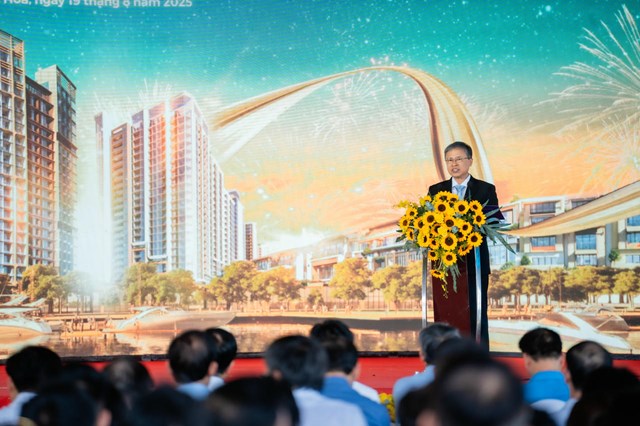 &Ocirc;ng Trần H&ograve;a Nam - Ph&oacute; Chủ tịch UBND tỉnh Kh&aacute;nh H&ograve;a ph&aacute;t biểu tại Lễ khởi c&ocirc;ng.