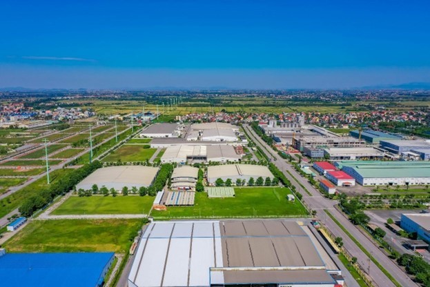 Các doanh nghiệp tư nhân Việt Nam đang từng bước nâng cao năng lực cạnh tranh và tham gia sâu hơn vào chuỗi giá trị toàn cầu. Các doanh nghiệp tư nhân Việt Nam đang từng bước nâng cao năng lực cạnh tranh và tham gia sâu hơn vào chuỗi giá trị toàn cầu.