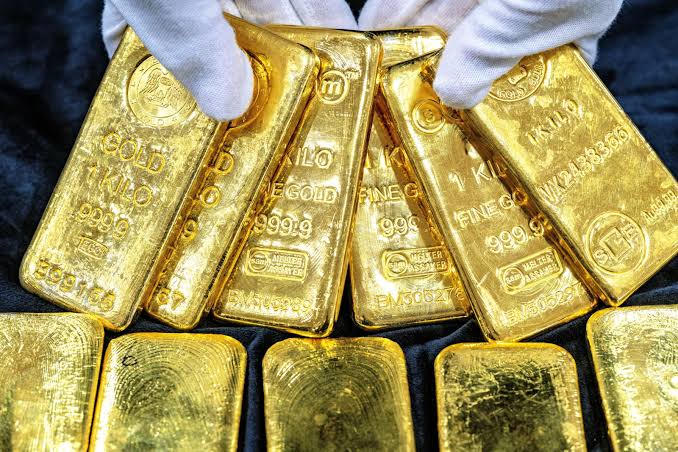 Giá vàng chao đảo vì lãi suất Fed- Goldman Sachs và Bernstein đồng loạt hạ dự báo