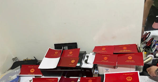 Công an Hà Nội triệt phá đường dây làm giả văn bằng, chứng chỉ trên toàn quốc, khởi tố 10 bị can