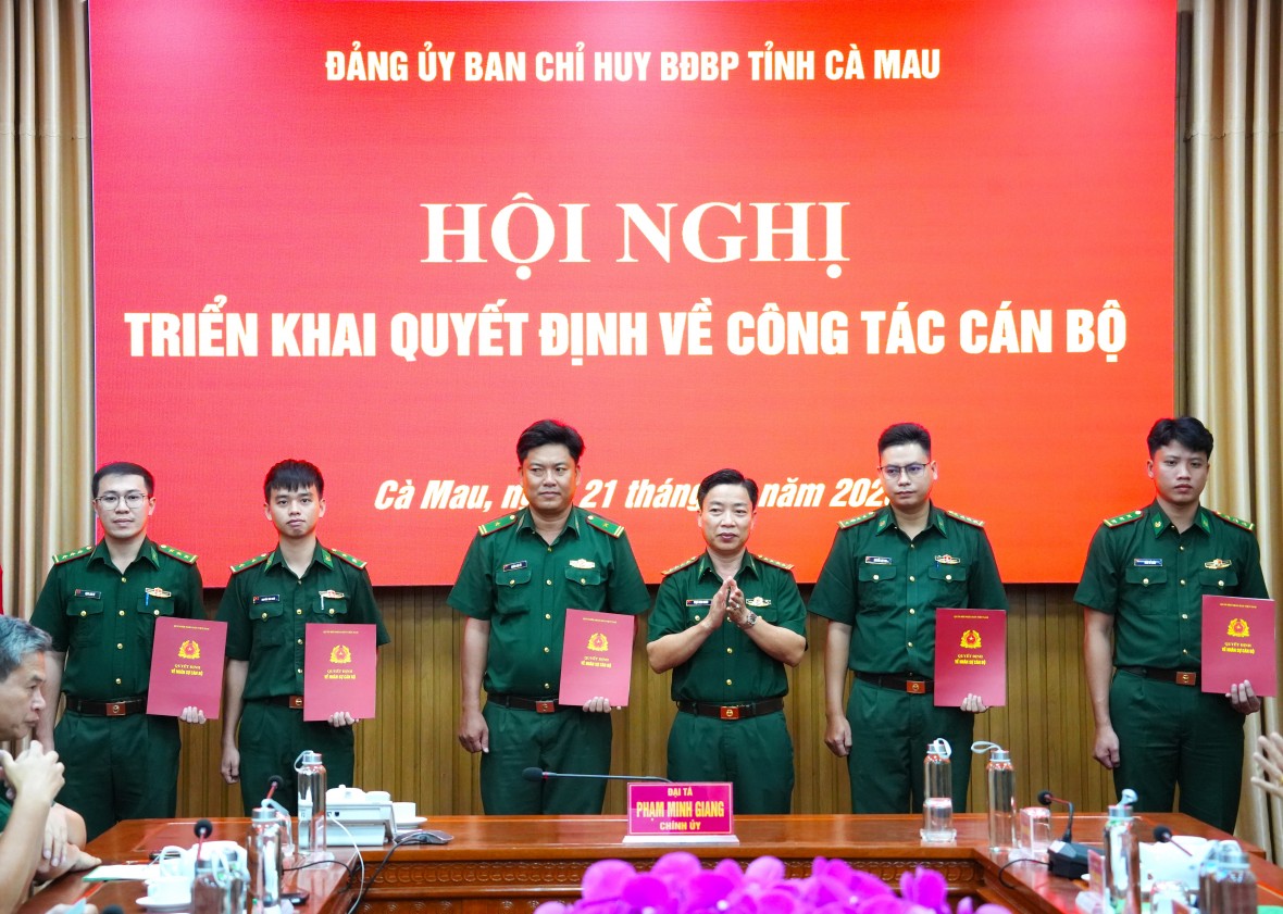 BĐBP Cà Mau kịp thời chống chế nhiều vụ cháy tàu cá, bảo đảm an toàn cho ngư dân, vững vàng nơi tuyến biển