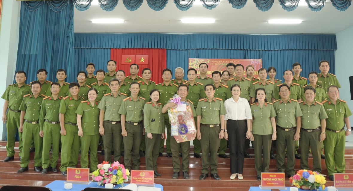 Công an Cà Mau thăm, tri ân Mẹ VNAH, Anh hùng LLVT và chúc Tết lực lượng, dịp Xuân Bính Ngọ Công an Cà Mau thăm, tri ân Mẹ VNAH, Anh hùng LLVT và chúc Tết lực lượng, dịp Xuân Bính Ngọ