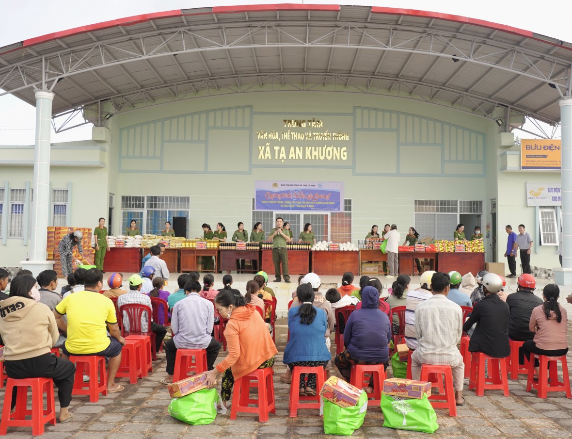 Công an Cà Mau thăm, chúc Tết và trao quà an sinh xã hội dịp Tết Nguyên đán Bính Ngọ Công an Cà Mau thăm, chúc Tết và trao quà an sinh xã hội dịp Tết Nguyên đán Bính Ngọ