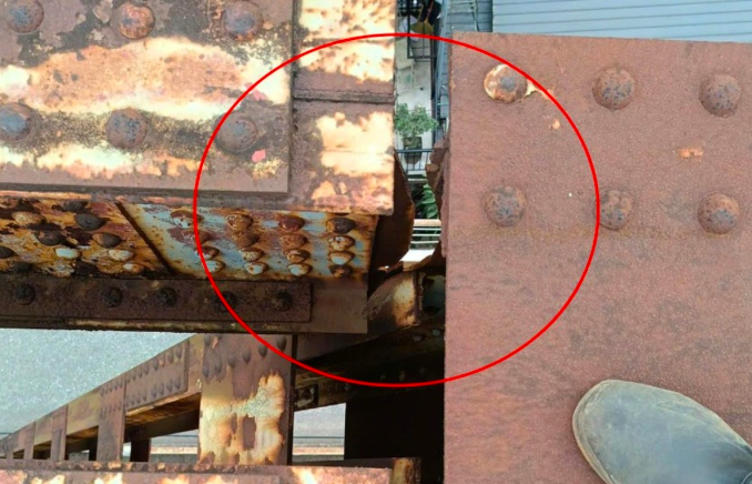 Nhịp 18 cầu Long Biên gặp sự cố nghiêm trọng đe dọa trực tiếp đến an toàn công trình và an toàn giao thông. Nhịp 18 cầu Long Biên gặp sự cố nghiêm trọng đe dọa trực tiếp đến an toàn công trình và an toàn giao thông.