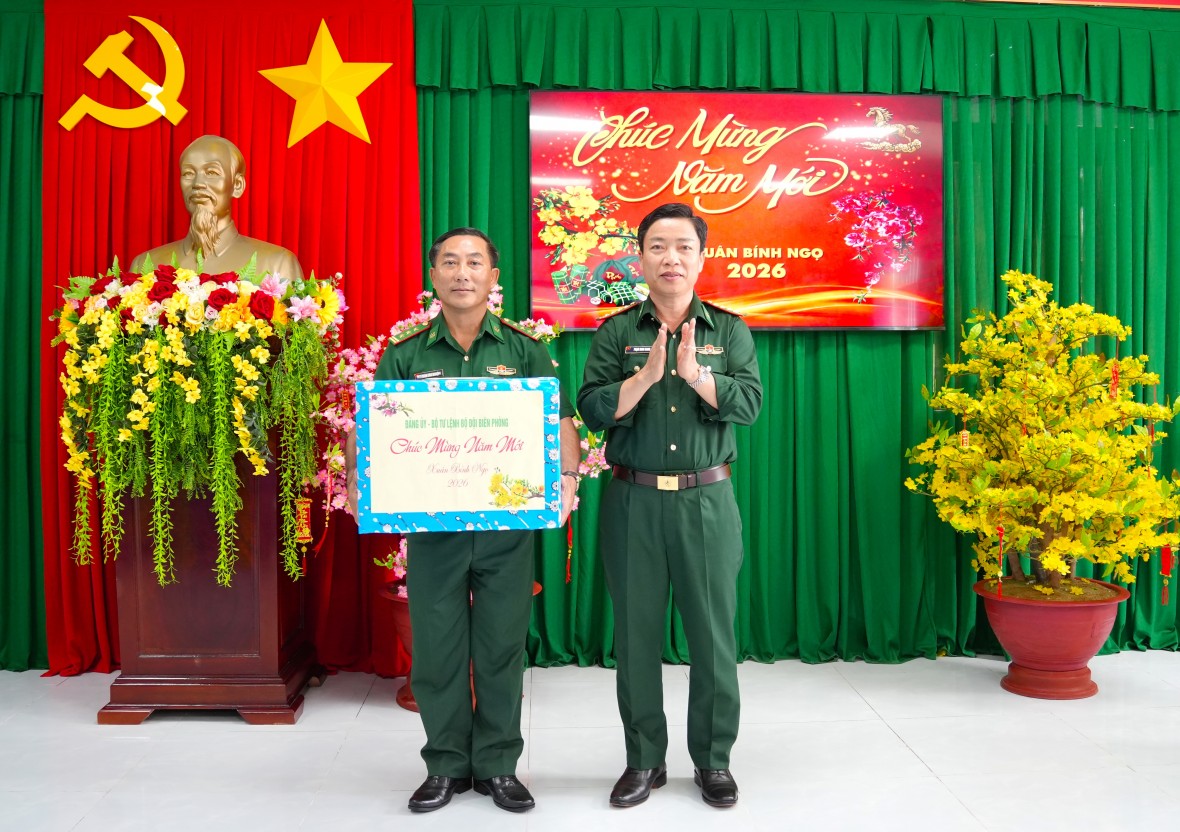 Tỉnh ủy Cà Mau thăm, chúc Tết các lực lượng làm nhiệm vụ trên tuyến biên giới Tây Nam