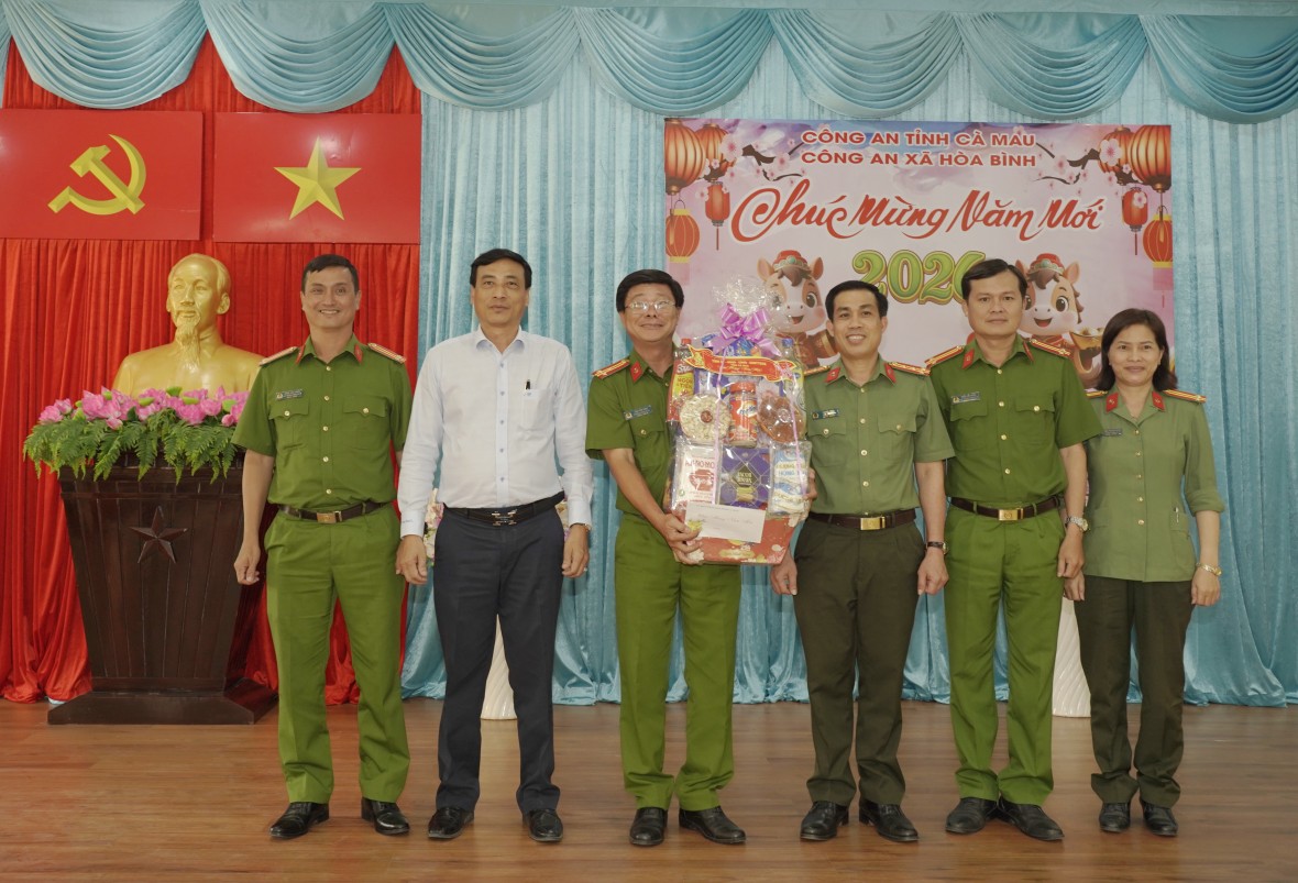 Công an Cà Mau thăm, tri ân Mẹ VNAH, Anh hùng LLVT và chúc Tết lực lượng, dịp Xuân Bính Ngọ Công an Cà Mau thăm, tri ân Mẹ VNAH, Anh hùng LLVT và chúc Tết lực lượng, dịp Xuân Bính Ngọ
