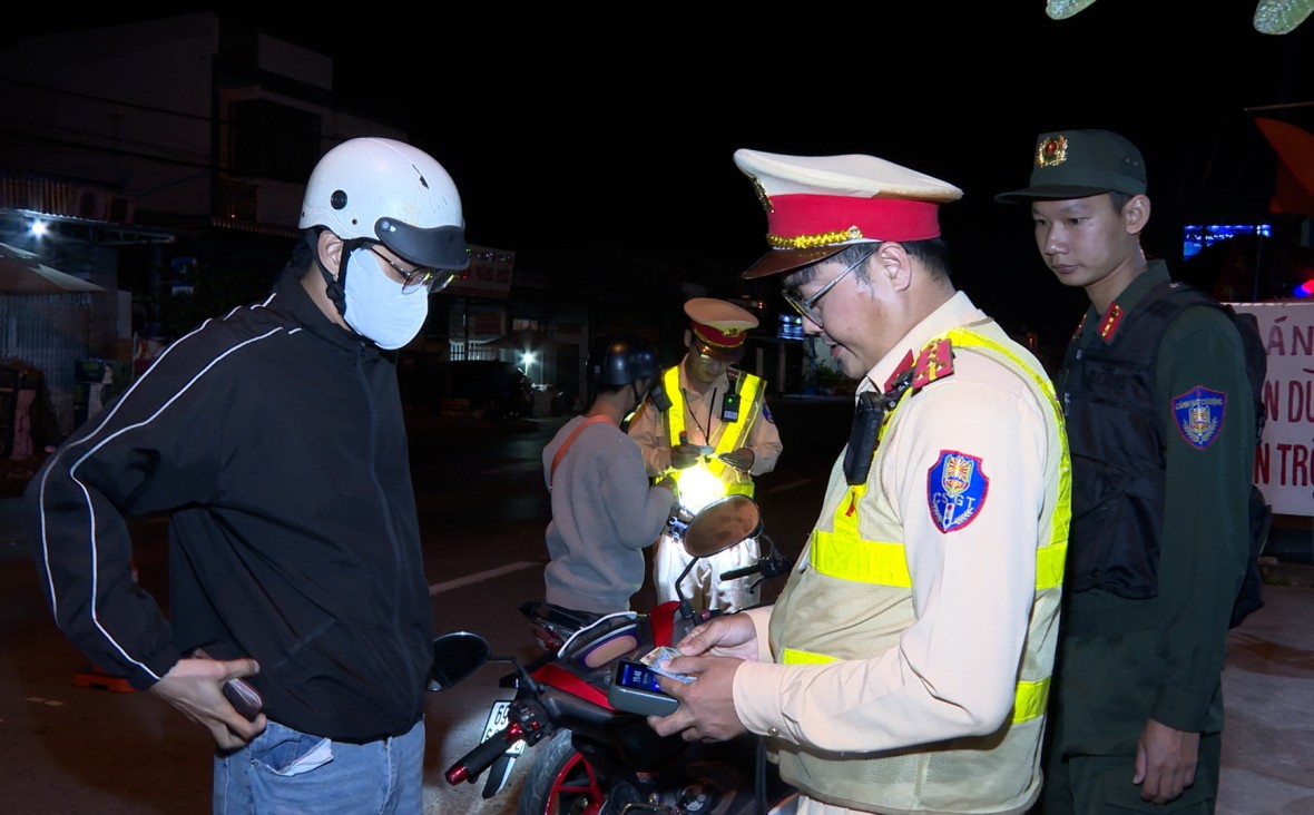Cà Mau “không vùng cấm”, siết chặt kiểm soát nồng độ cồn dịp Tết
