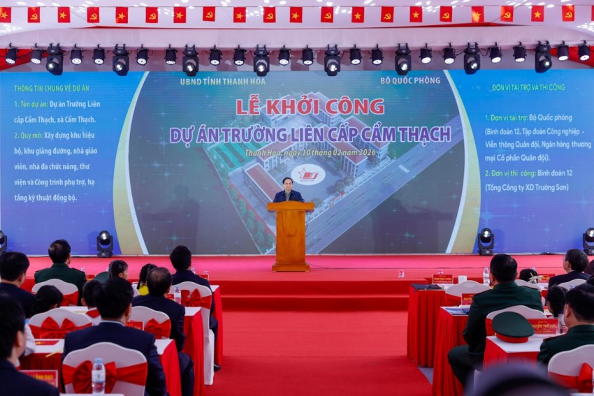 Thủ tướng tặng quà tết và dự lễ khởi công Trường liên cấp tại Thanh Hoá
