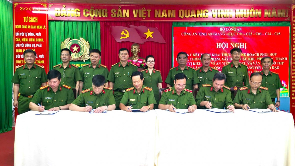 Công an tỉnh An Giang ký kết kế hoạch phối hợp với các Cục nghiệp vụ Bộ Công an xây dựng Phú Quốc thành đơn vị kiểu mẫu về ANTT