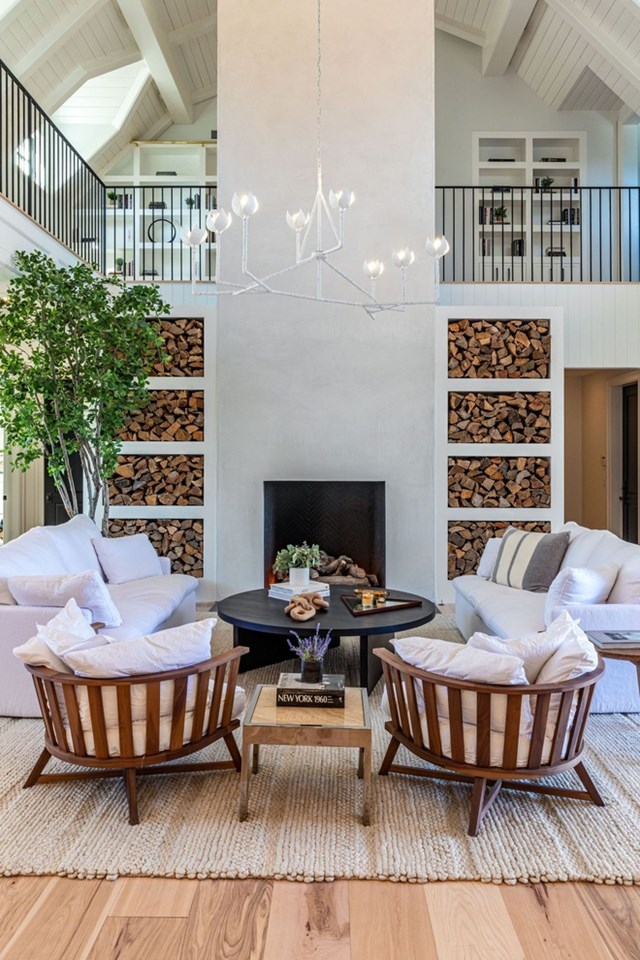 Khu vực l&ograve; sưởi với ghế ngồi thoải m&aacute;i v&agrave; ấm c&uacute;ng.