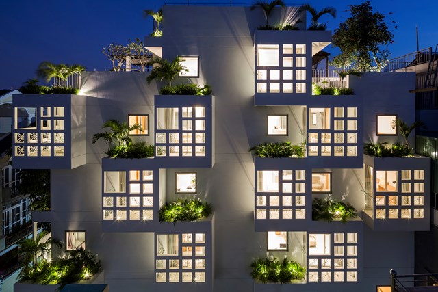 Ng&ocirc;i nh&agrave; với thiết kế độc đ&aacute;o vừa l&agrave; nơi để ở vừa tạo ra bầu kh&ocirc;ng kh&iacute; sống th&uacute; vị, lại gần gũi hơn với thi&ecirc;n nhi&ecirc;n.&nbsp;