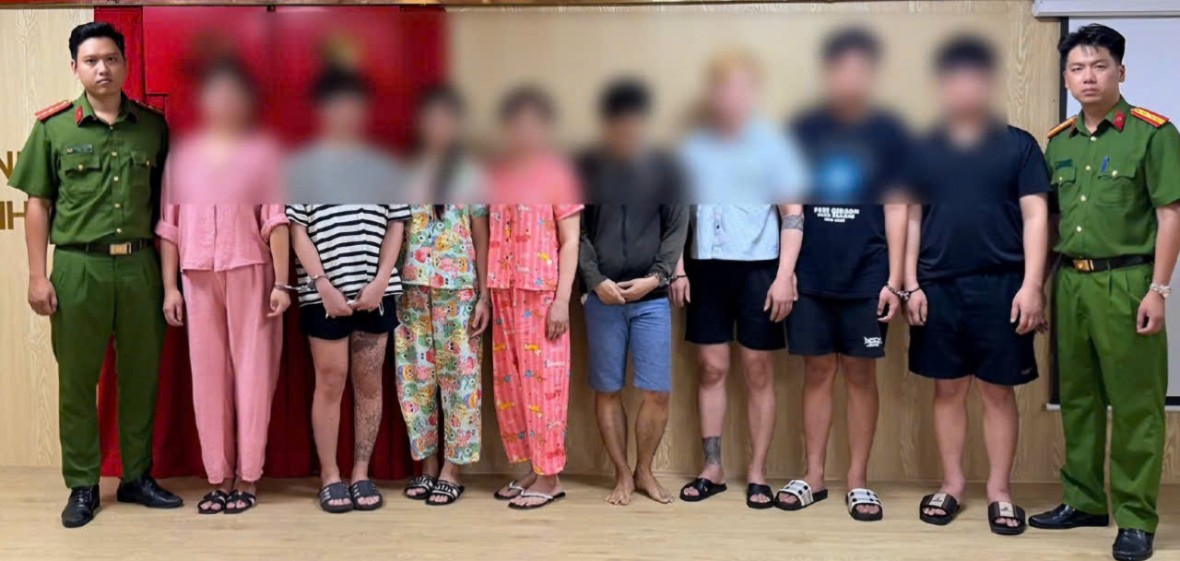 Triệt phá đường dây mại dâm trá hình tại phố Tây TP HCM, lộ diện “má mì” U60