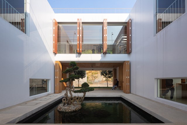 S&acirc;n v&agrave; ao cũng g&oacute;p phần th&ocirc;ng gi&oacute; để đưa kh&ocirc;ng kh&iacute; v&agrave;o nh&agrave;. &nbsp;