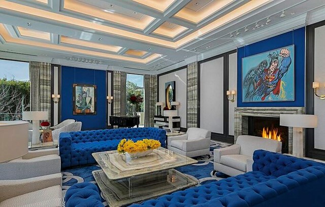 Kh&ocirc;ng gian ph&ograve;ng kh&aacute;ch trong si&ecirc;u biệt thự. Ảnh:&nbsp;James Bartchs/Hilton & Hyland.