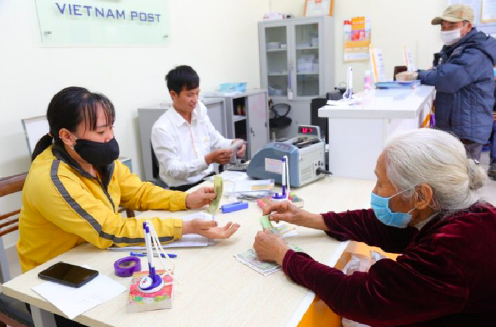 Bảo hiểm xã hội (BHXH) TP Hà Nội vừa ban hành văn bản hướng dẫn lập danh sách chi quà Tết Nguyên đán Bính Ngọ 2026 cho người hưởng lương hưu, trợ cấp mất sức lao động hằng tháng. 