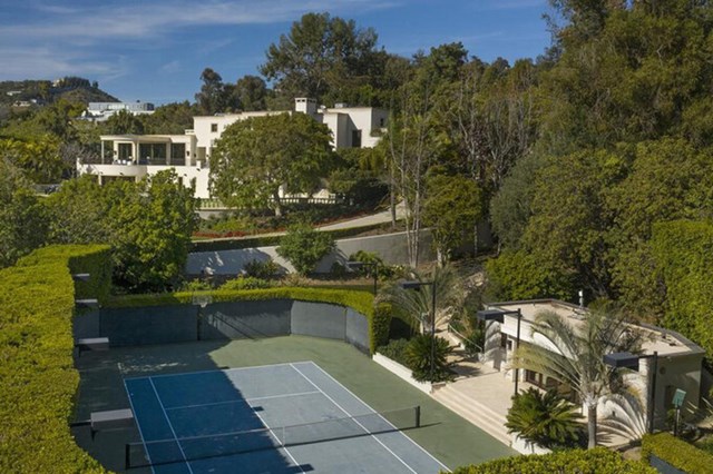 Khu đất bao quanh si&ecirc;u biệt thự rộng hơn một h&eacute;c ta. Ảnh:&nbsp;Realtor.