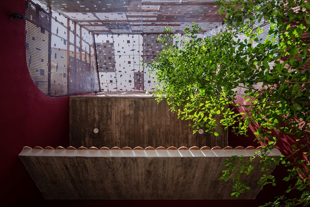 Ng&ocirc;i nh&agrave; được ho&agrave;n th&agrave;nh v&agrave; đưa v&agrave;o sử dụng với mong muốn đem lại &yacute; thức về cuộc sống b&ecirc;n trong một c&ocirc;ng tr&igrave;nh đ&ocirc; thị, tạo ra những gi&aacute; trị cốt l&otilde;i cho cư d&acirc;n v&agrave; ng&ocirc;i nh&agrave; cũng c&oacute; một cuộc sống mới.