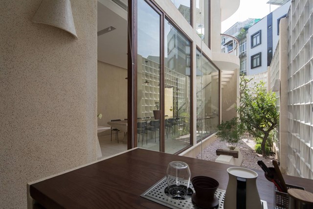 Từ ngôi nhà cổ thành quán cà phê 2 tầng, phần trên để ở - Ảnh 10