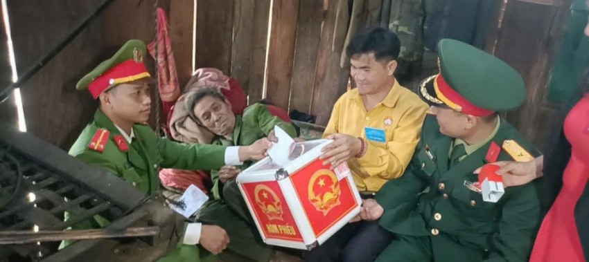 Ấm tình ngày bầu cử ở xã biên giới Nậm Cắn Ấm tình ngày bầu cử ở xã biên giới Nậm Cắn