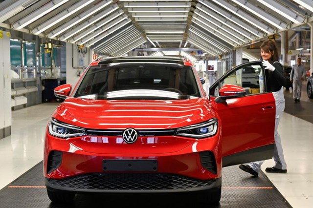 Doanh số b&aacute;n xe điện của Volkswagen đ&atilde; tăng 26% trong năm ngo&aacute;i.