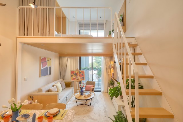 Kh&ocirc;ng gian sống &ldquo;2 căn hộ trong 1&rdquo; nh&acirc;n đ&ocirc;i diện t&iacute;ch cho gia chủ. (Ảnh: Minh Kh&aacute;nh) &nbsp;