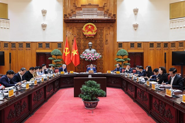 Thủ tướng lưu &yacute; l&agrave;m r&otilde; kh&aacute;i niệm khu thương mại tự do, những điểm tương đồng v&agrave; kh&aacute;c biệt với trung t&acirc;m t&agrave;i ch&iacute;nh quốc tế; cơ chế, ch&iacute;nh s&aacute;ch cho hai đối tượng n&agrave;y c&oacute; những điểm giống v&agrave; những điểm kh&aacute;c, cần vận dụng linh hoạt, s&aacute;ng tạo c&aacute;c quy định đ&atilde; c&oacute; - Ảnh: VGP/Nhật Bắc