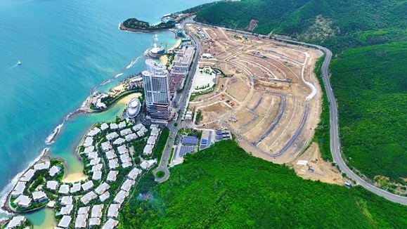 C&ocirc;ng trường La Ti&ecirc;n Villa nhộn nhịp mỗi ng&agrave;y, thi c&ocirc;ng đảm bảo tiện độ, sớm th&agrave;nh h&igrave;nh trong đ&ocirc; thị quốc tế đ&atilde; vận h&agrave;nh. &nbsp;