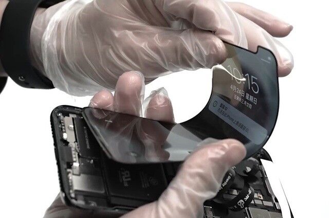 Chiếc iPhone màn hình gập đầu tiên thế giới được chế tạo như thế nào? - Ảnh 2. Chiếc iPhone màn hình gập đầu tiên thế giới được chế tạo như thế nào? - Ảnh 2.