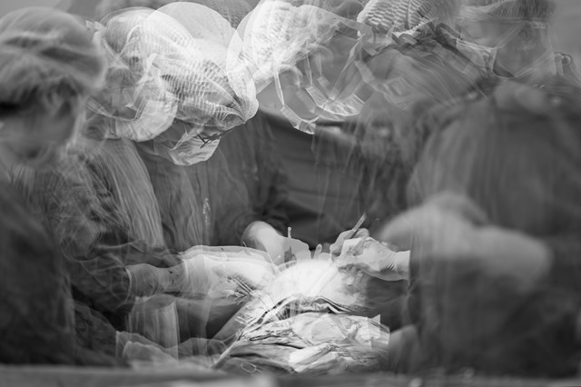 Chạy đua c&ugrave;ng sự sống được chụp tại Bệnh viện Bạch Mai. Ảnh: Phương Hồng