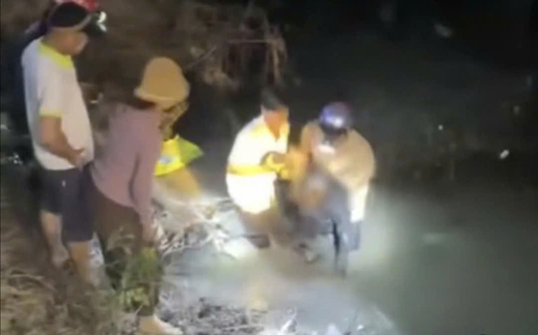 Bắt nghi phạm sát hại em vợ, phi tang thi thể xuống ao ở Đắk Lắk Bắt nghi phạm sát hại em vợ, phi tang thi thể xuống ao ở Đắk Lắk