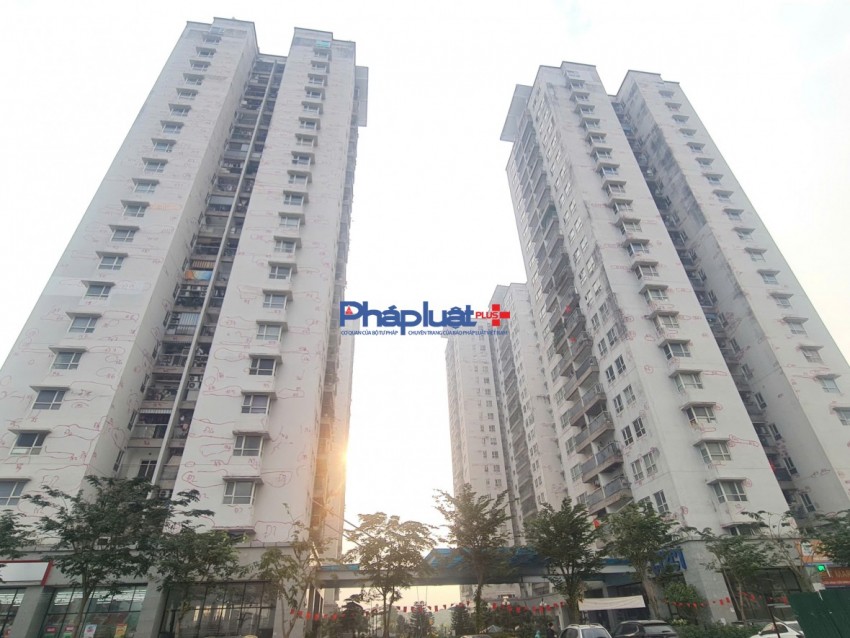 Nhiều toà chung cư xuất hiện những ký tự kỳ lạ gây chú ý ở Hà Nội