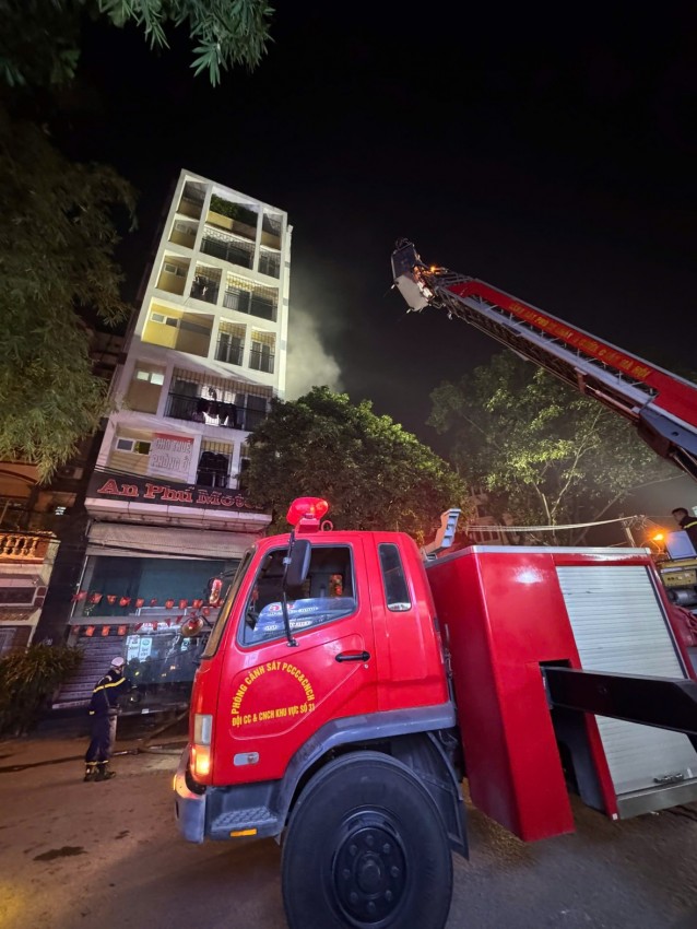 Hiện trường nhà nghỉ xảy ra cháy.