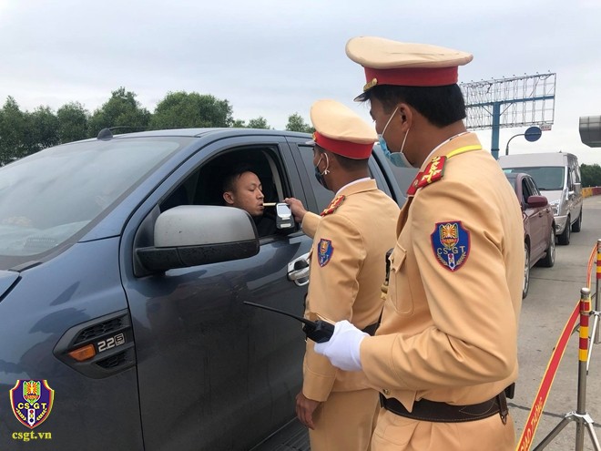 Phát hiện, xử lý hơn 1.800 lái xe vi phạm nồng độ cồn trên toàn quốc trong một ngày