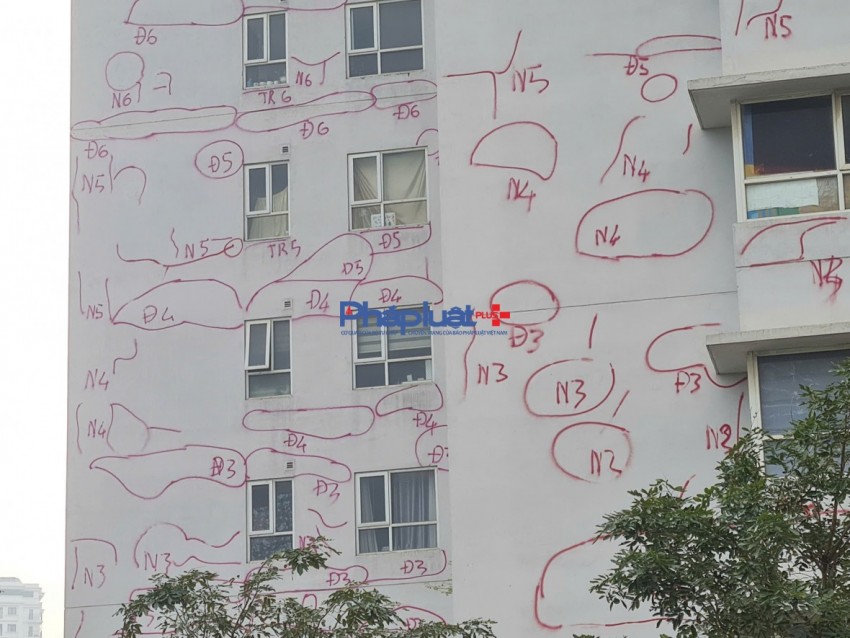 Nhiều toà chung cư xuất hiện những ký tự kỳ lạ gây chú ý ở Hà Nội