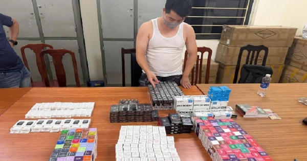 Bắt giữ đối tượng cùng lượng lớn hàng cấm là thuốc lá điện tử