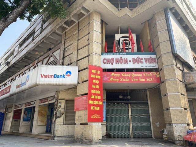 Nh&igrave;n chung, gi&aacute; cả h&agrave;ng ho&aacute; sau Tết tương đối ổn định. Tiểu thương v&agrave; h&agrave;ng ho&aacute; trở lại chợ đủ phục vụ nhu cầu mua sắm của người d&acirc;n. Quầy h&agrave;ng kh&ocirc;, đồ chế biến sẵn v&agrave; một số khu chợ nổi tiếng tại H&agrave; Nội vẫn cửa đ&oacute;ng then c&agrave;i