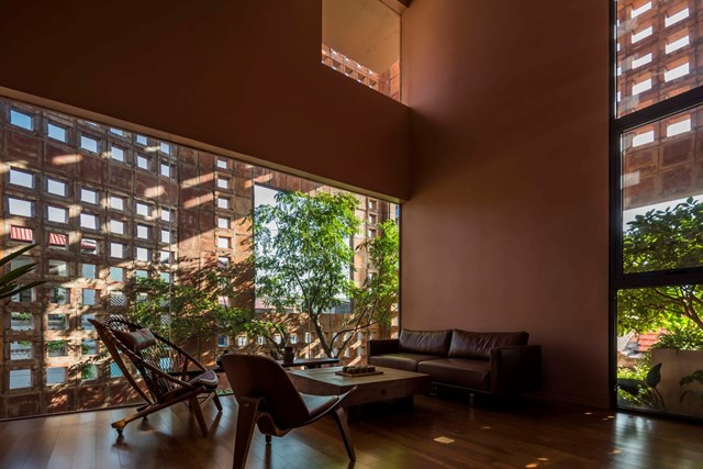 Sự sắp xếp kh&ocirc;ng gian dựa tr&ecirc;n ng&ocirc;i nh&agrave; l&yacute; tưởng của chủ nh&acirc;n, nơi thi&ecirc;n nhi&ecirc;n đan xen với c&aacute;c chức năng kh&aacute;c. &nbsp;