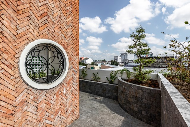 Mặt tiền mới l&agrave; sự kết hợp ho&agrave;n hảo giữa hiện đại v&agrave; truyền thống.&nbsp; &nbsp;