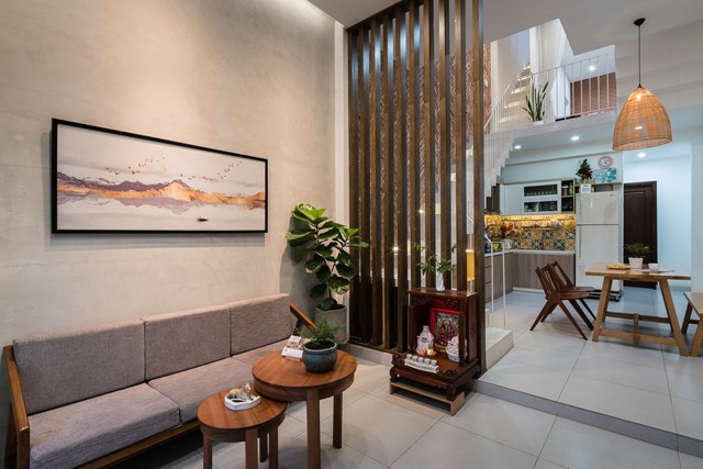 Gia đ&igrave;nh n&agrave;y đ&atilde; sống trong ng&ocirc;i nh&agrave; cũ của họ hơn 30 năm. C&aacute;c kiến tr&uacute;c sư của AD9 Architects mong muốn mang đến cho mỗi th&agrave;nh vi&ecirc;n trong gia đ&igrave;nh một kh&ocirc;ng gian ri&ecirc;ng tư, đồng thời kết nối c&aacute;c hoạt động h&agrave;ng ng&agrave;y của họ th&ocirc;ng qua nh&agrave; bếp, ph&ograve;ng kh&aacute;ch v&agrave; khu sinh hoạt chung. Họ c&oacute; thể n&oacute;i chuyện, thảo luận v&agrave; gặp nhau để duy tr&igrave; bầu kh&ocirc;ng kh&iacute; gia đ&igrave;nh.&nbsp; &nbsp;