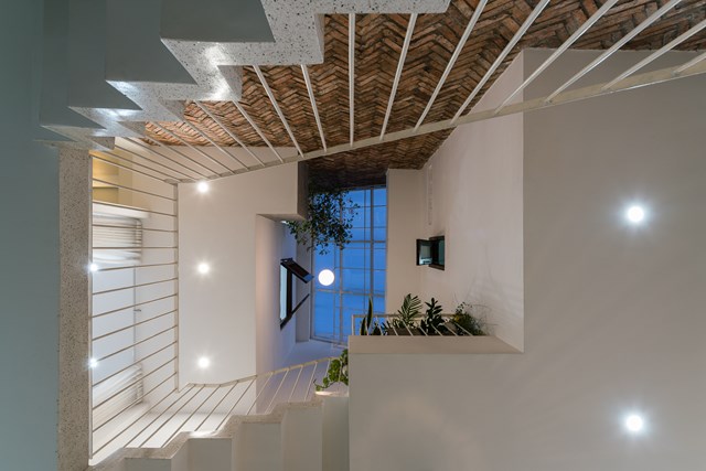 AD9 Architects muốn ng&ocirc;i nh&agrave; n&agrave;y mang lại cho c&aacute;c th&agrave;nh vi&ecirc;n cảm gi&aacute;c c&acirc;n bằng b&ecirc;n ngo&agrave;i cuộc sống x&atilde; hội của họ.&nbsp; &nbsp;