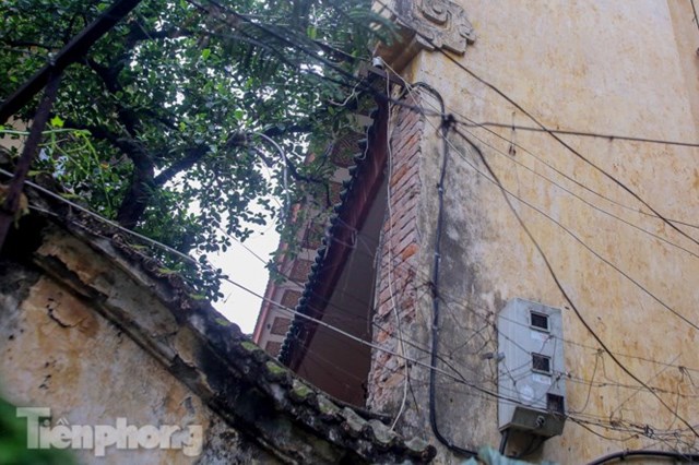 Người d&acirc;n sống l&acirc;u năm ở đ&acirc;y cho biết, hiện tại c&ocirc;ng tr&igrave;nh c&ograve;n giữ được nguy&ecirc;n vẹn khoảng 70%.