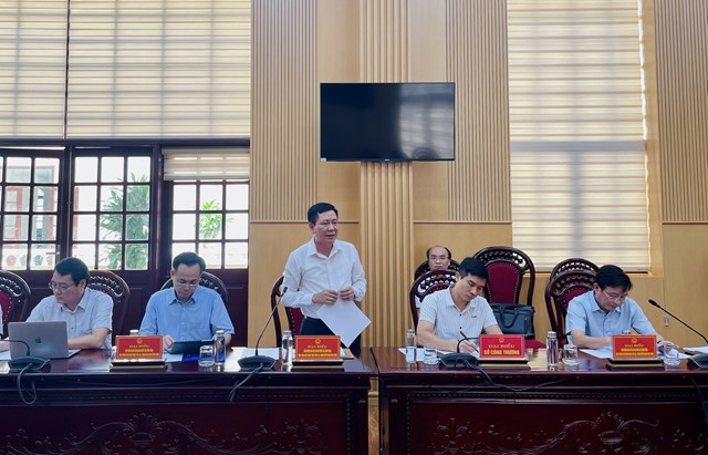 &Ocirc;ng Ho&agrave;ng Văn Tuy&ecirc;n, Ph&oacute; Tổng gi&aacute;m đốc EVNNPT n&ecirc;u nhiều kiến nghị tại buổi l&agrave;m việc với UBND tỉnh Ninh B&igrave;nh về dự &aacute;n đường d&acirc;y 500/220 kV Nho Quan - Phủ L&yacute;- Thường T&iacute;n - Ảnh: VGP/To&agrave;n Thắng