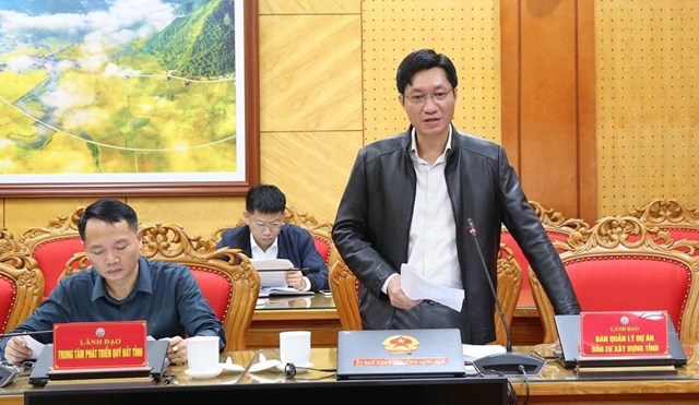 &Ocirc;ng B&ugrave;i Ho&agrave;ng Nam, Gi&aacute;m đốc Ban Quản l&yacute; dự &aacute;n đầu tư x&acirc;y dựng tỉnh Lạng Sơn&nbsp;b&aacute;o c&aacute;o t&igrave;nh h&igrave;nh thực hiện c&aacute;c dự &aacute;n.